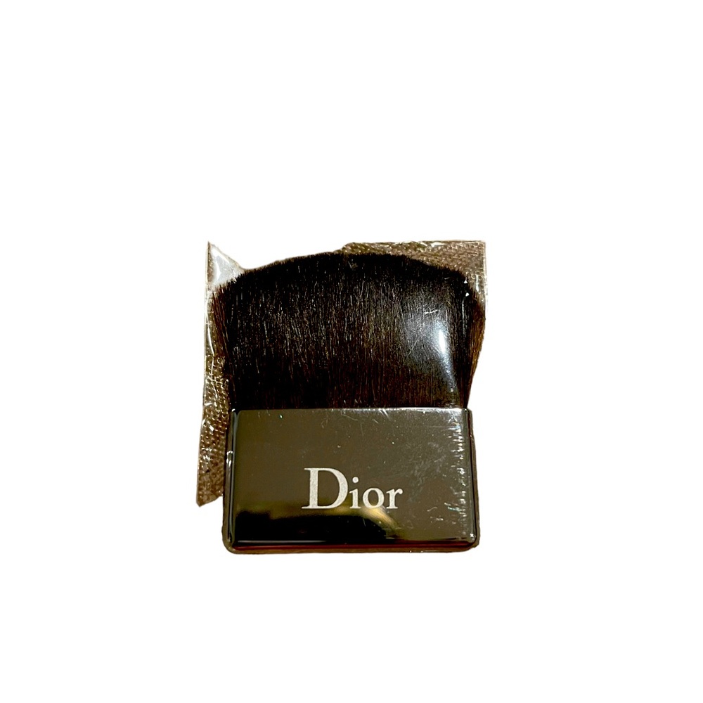 Dior pocket brush.